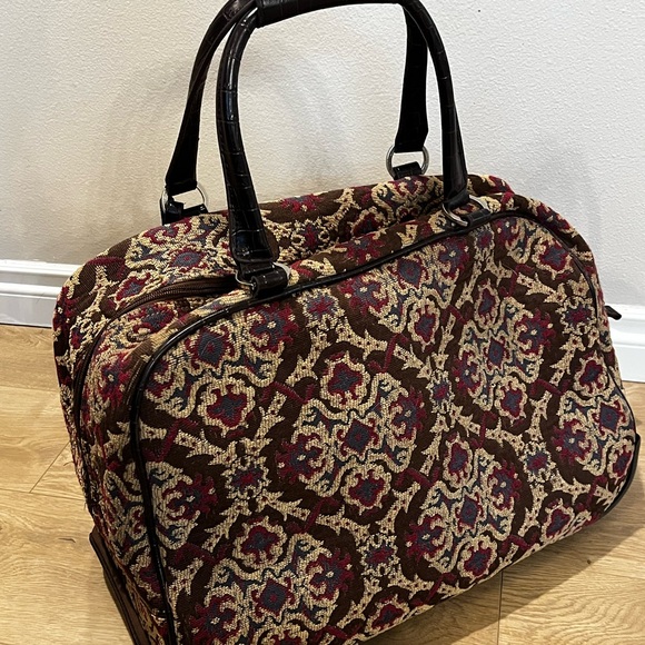 Liz Claiborne Tapestry Overnight Bag - Picture 4 of 13